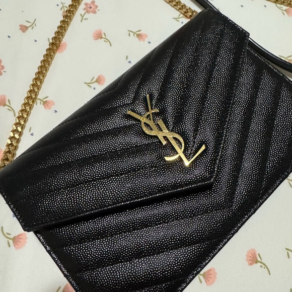 Yves Saint Laurent Black Quilted Chain Bag - Picture 2 of 4